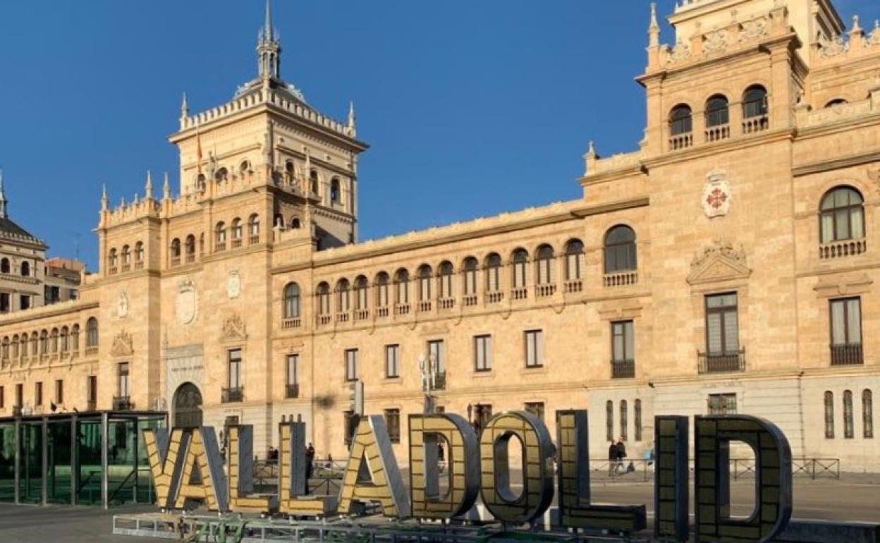 Las letras más verdes de Valladolid, en el lugar más fotografiado de la ciudad | El Norte de Castilla